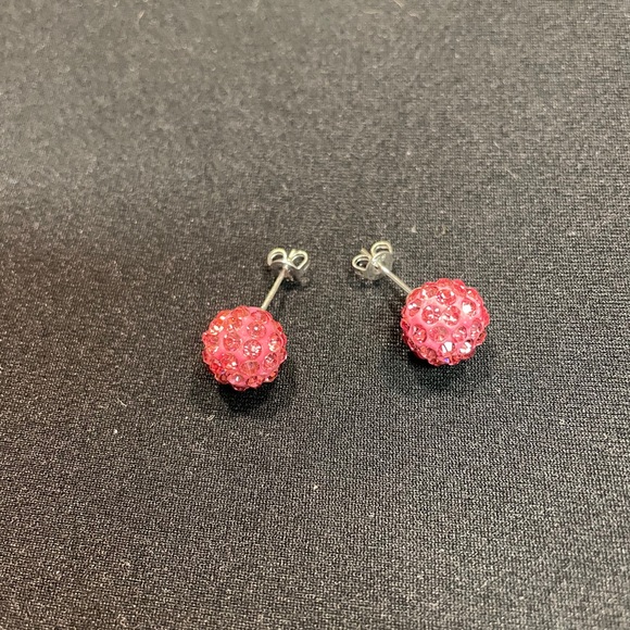 Pink small rhinestone studs - Picture 3 of 3